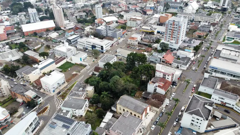 Uma joia verde em meio a cidade | 1.350 m² em localização privilegiada — foto 5