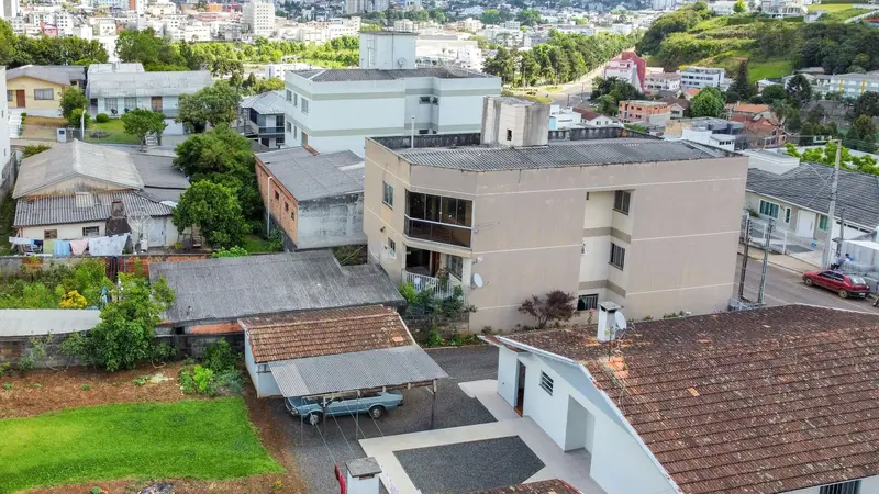 PRÉDIO - 3 aptos e 1 sala comercial - Esse imóvel é uma previdência privada. — foto 2