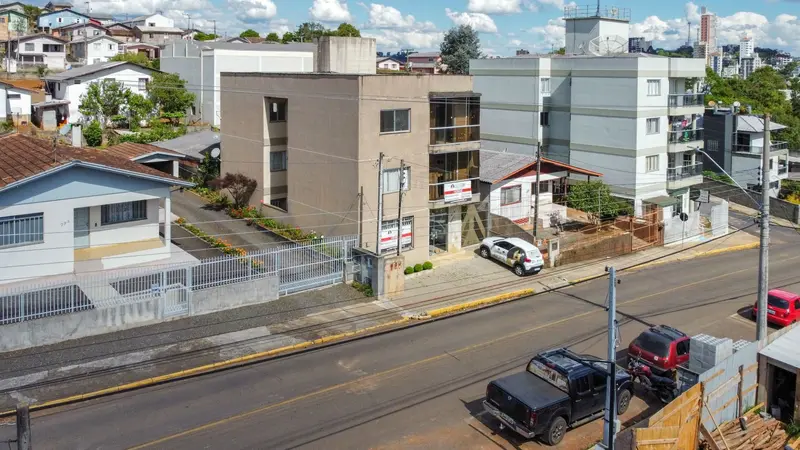 PRÉDIO - 3 aptos e 1 sala comercial - Esse imóvel é uma previdência privada. — foto 4